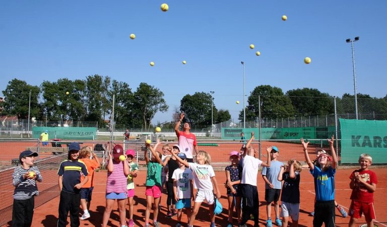 Tennisplätze im Freien vom DJK Altdorf bei Landshut Tennisverein